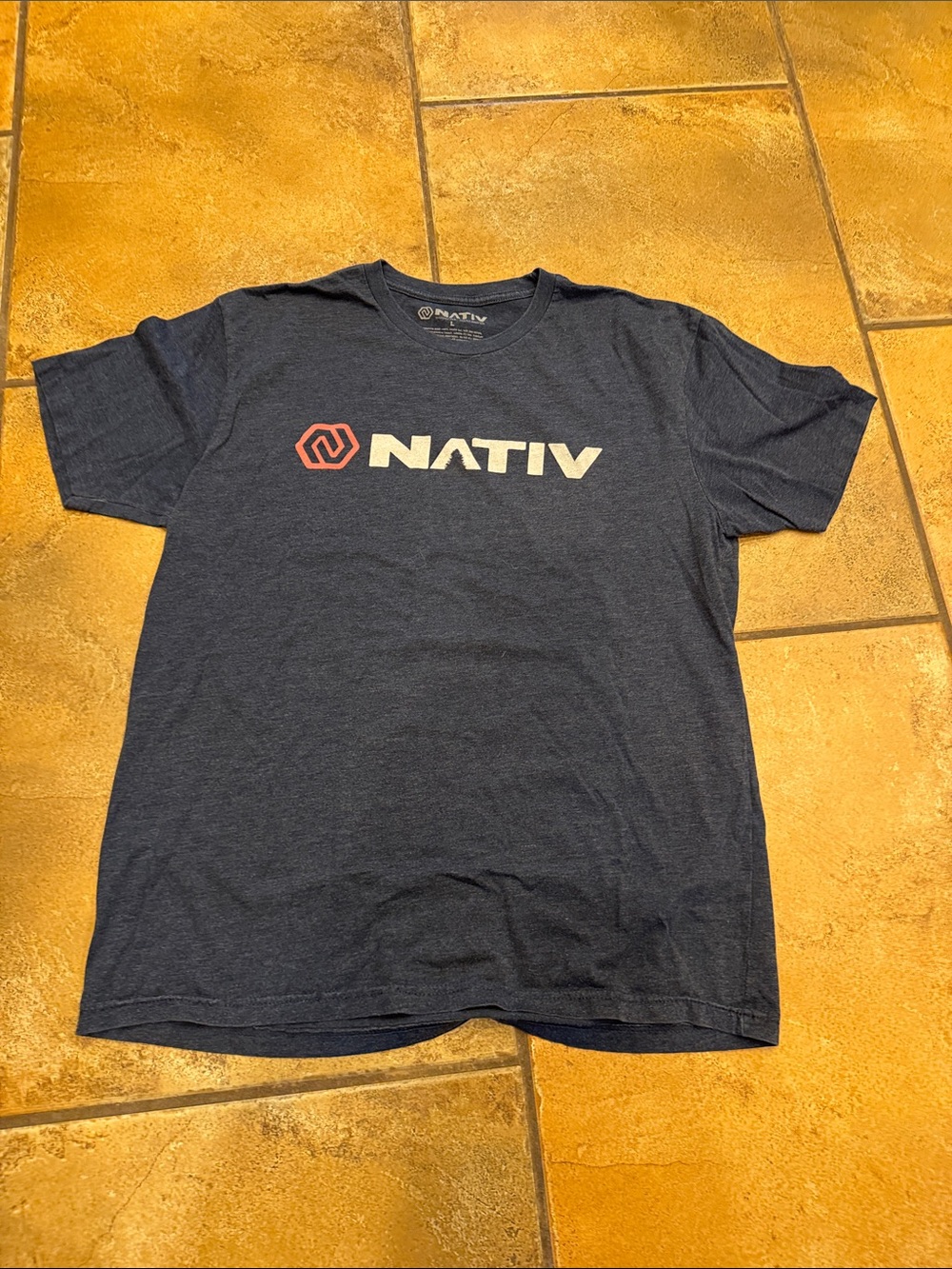 Native Men's Short-Sleeve Logo Tee in Navy with Coral Accent